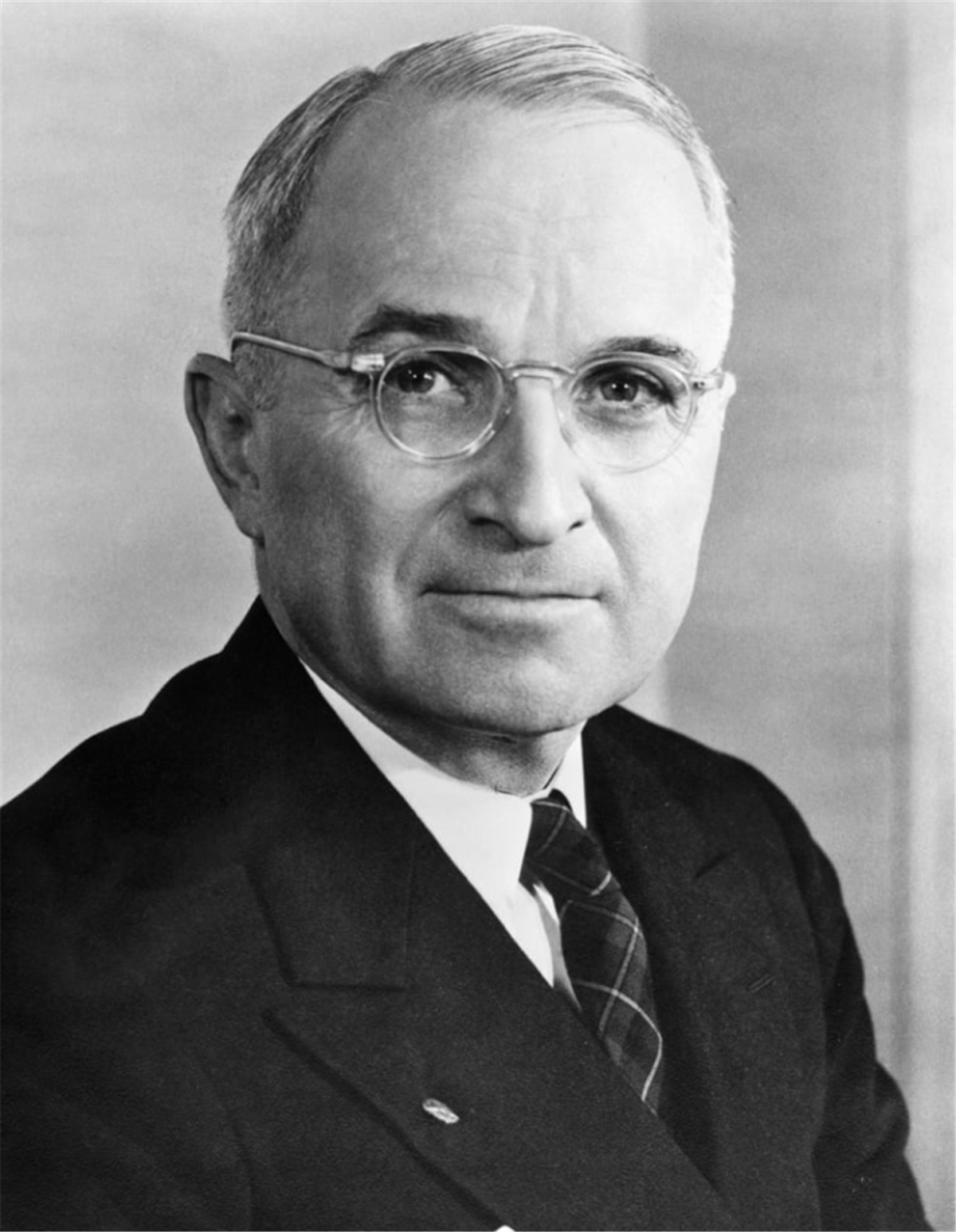 Resumen Biográfico: Harry S. Truman, 33º Presidente de los Estados Unidos