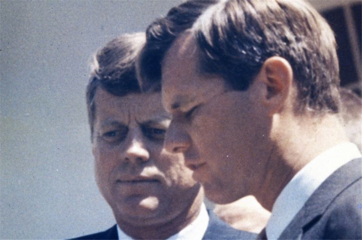 JFK: presidente llevado al hospital después de que lo dispararan