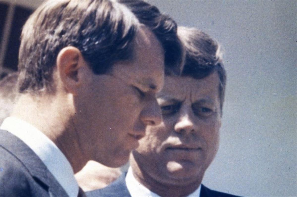 JFK: presidente llevado al hospital después de que lo dispararan