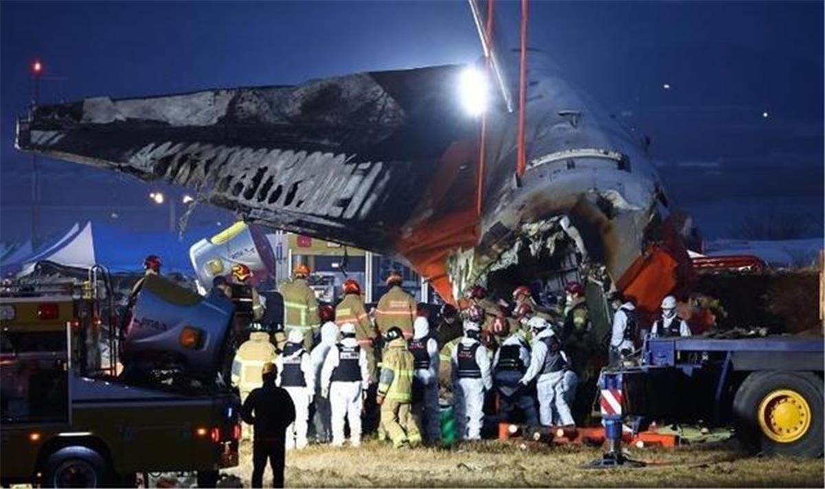 La azafata surcoreana que sobrevivió cuando la cola del avión se le cayó encima, podría quedar paralizada