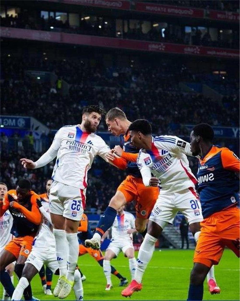 Olympique Lyonnais 1-0 Montpellier HSC, autogol de Faiyaz, oportunidad fallida, le anularon el gol a Ferri, impactó en el marco