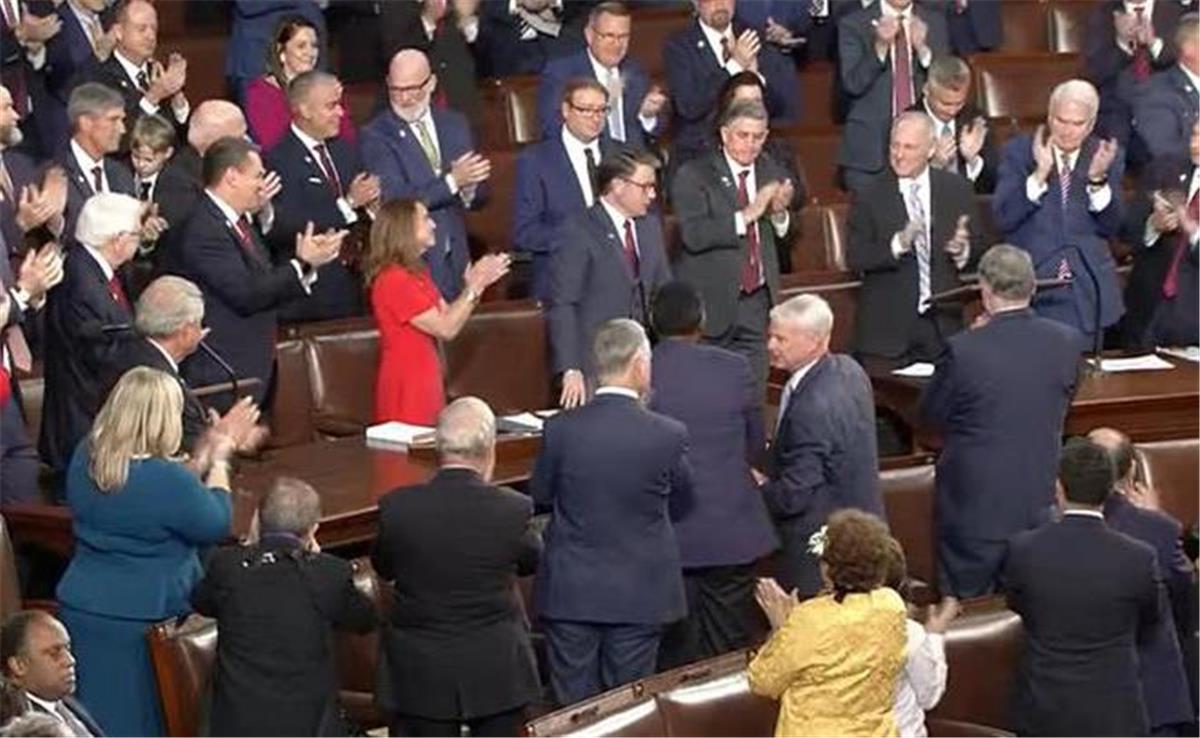 El Congreso de EE.UU. reedita la farsa en el día inaugural, un diputado: la guerra civil dentro del Partido Republicano ha comenzado